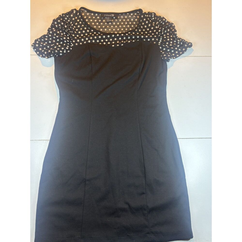 Polkadot sheer mesh top with ruffled shoulders dress size M